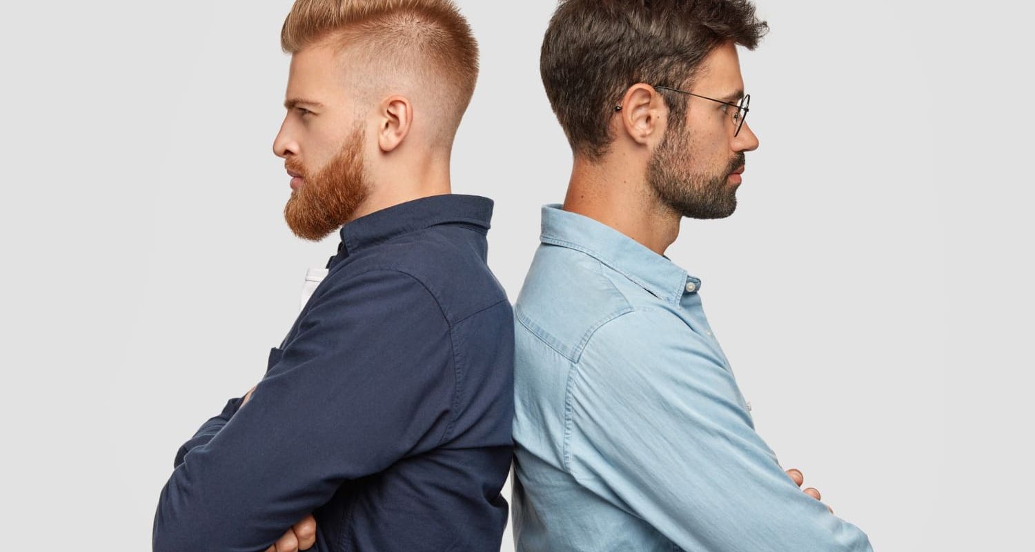 vue-interieure-deux-partenaires-serieux-se-tenir-retrait-avoir-desaccords-garder-mains-jointes (1) vue-interieure-deux-partenaires-serieux-se-tenir-retrait-avoir-desaccords-garder-mains-jointes (1)